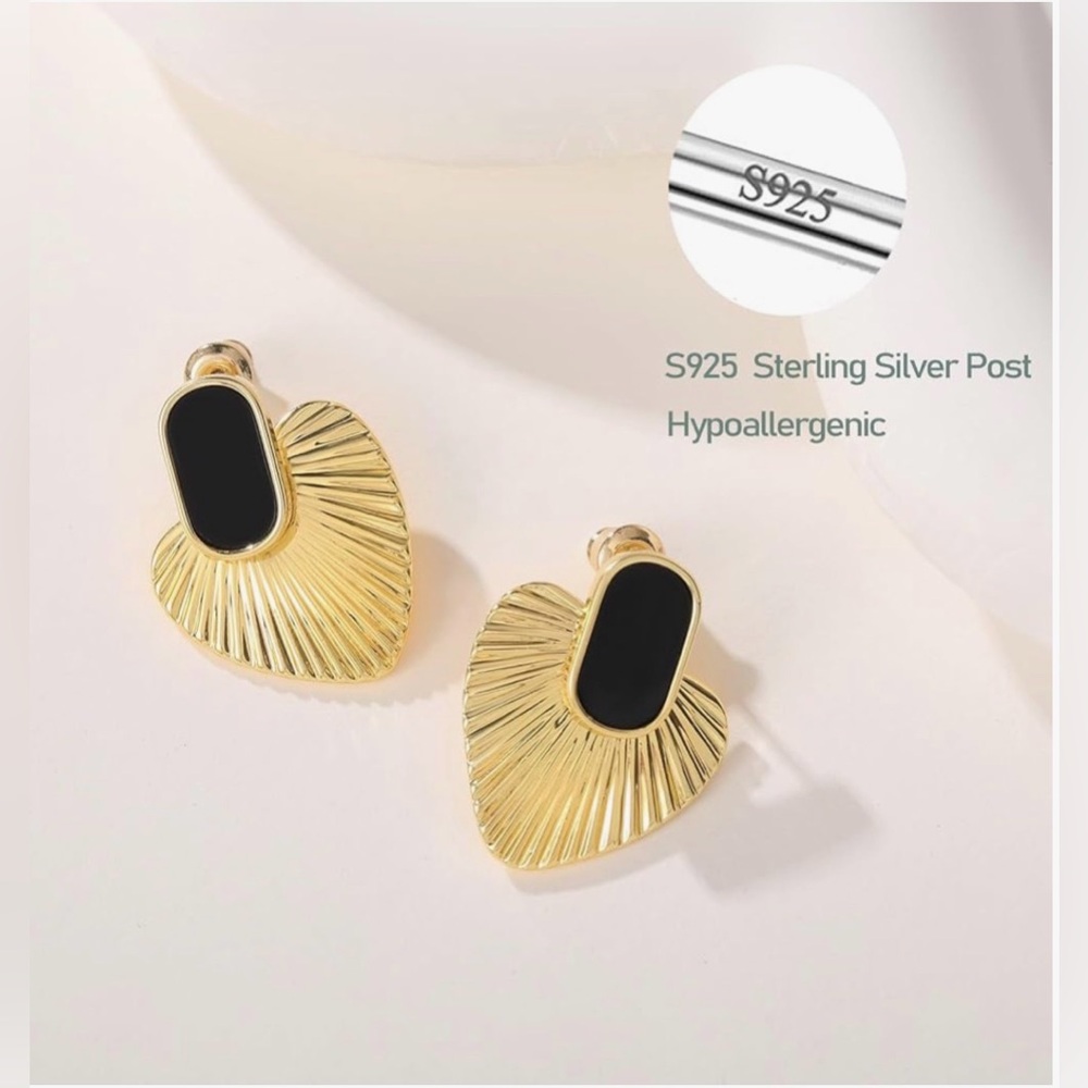 24K Gold Plated Vintage Gold Earrings - Picture 3 of 4
